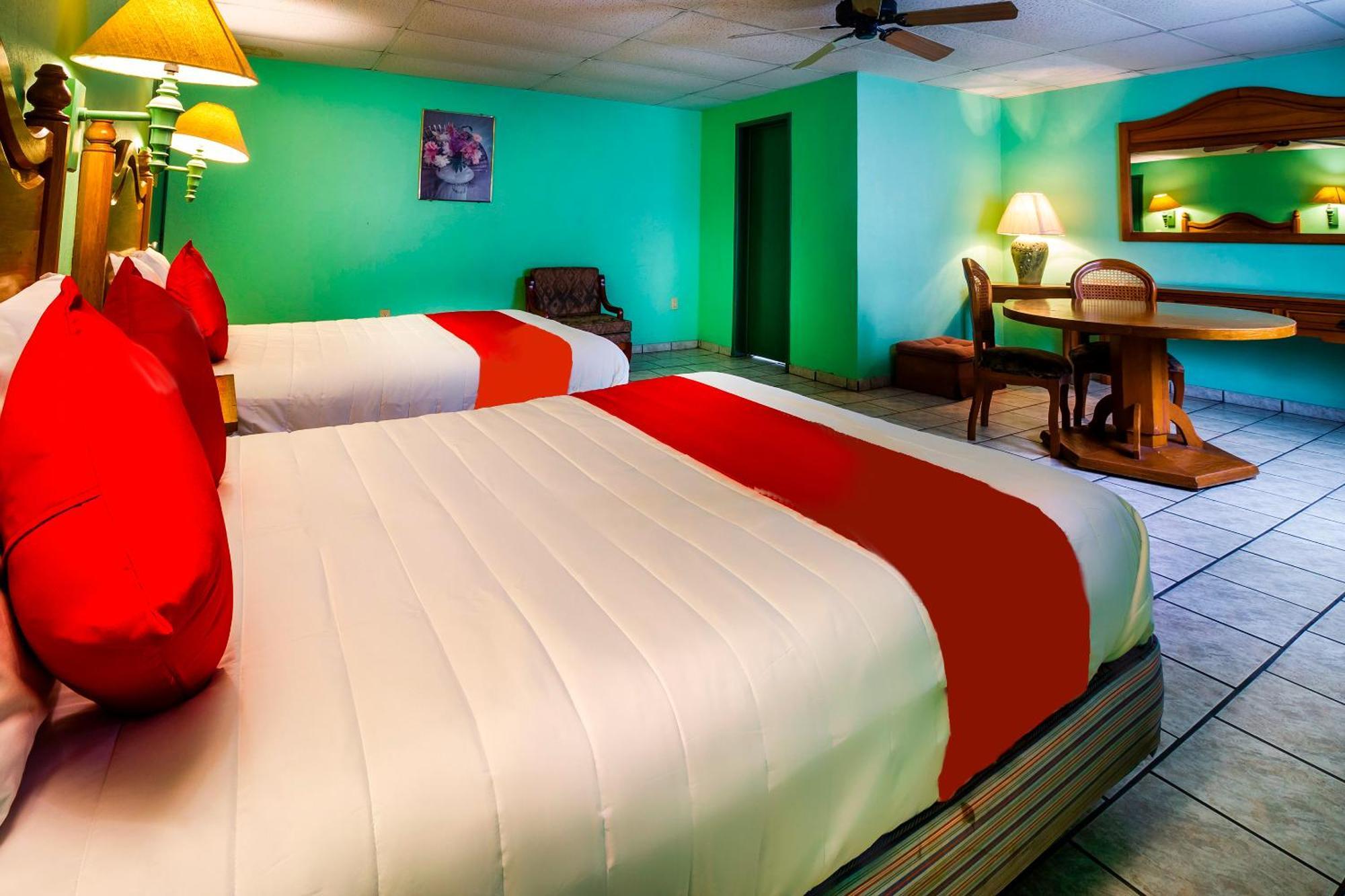 Hotel Canada, グアダラハラ エクステリア 写真